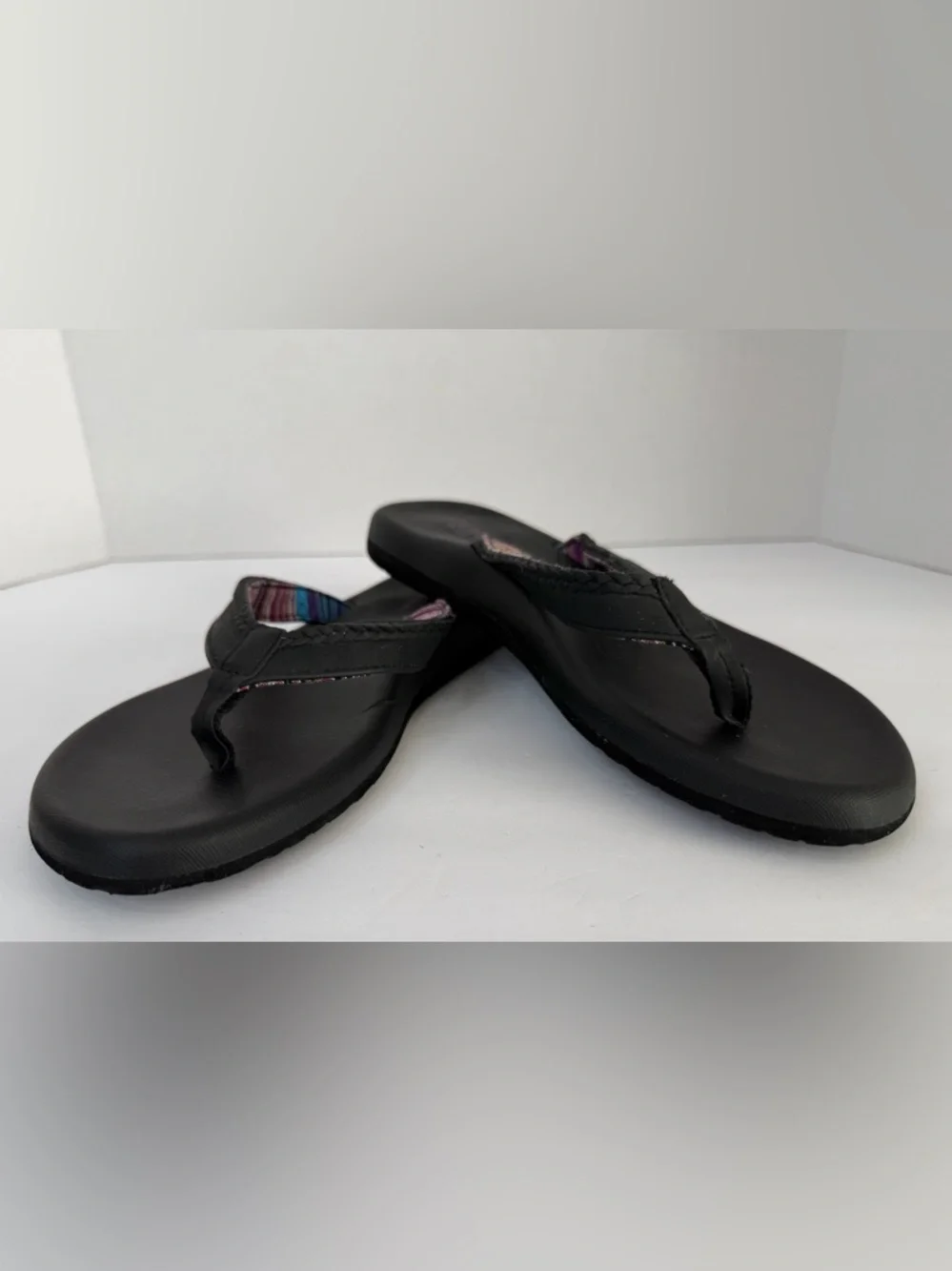 Flojos Comfort Flip Flops Black Size 9 Cushioned Beach Sandals NWT